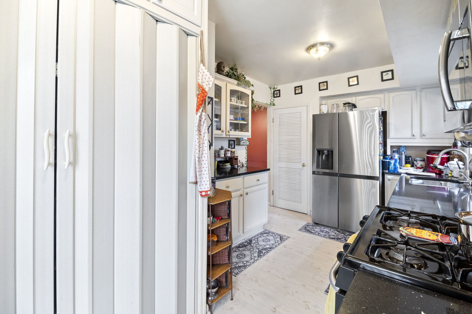 11 N Grant Street, Westmont, IL 60559
