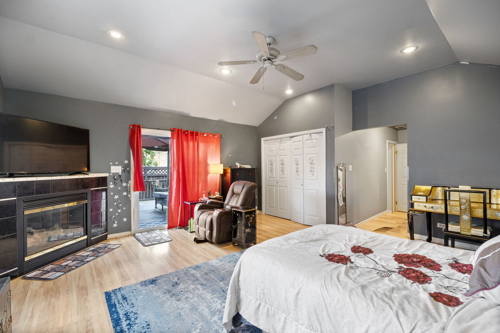 11 N Grant Street, Westmont, IL 60559