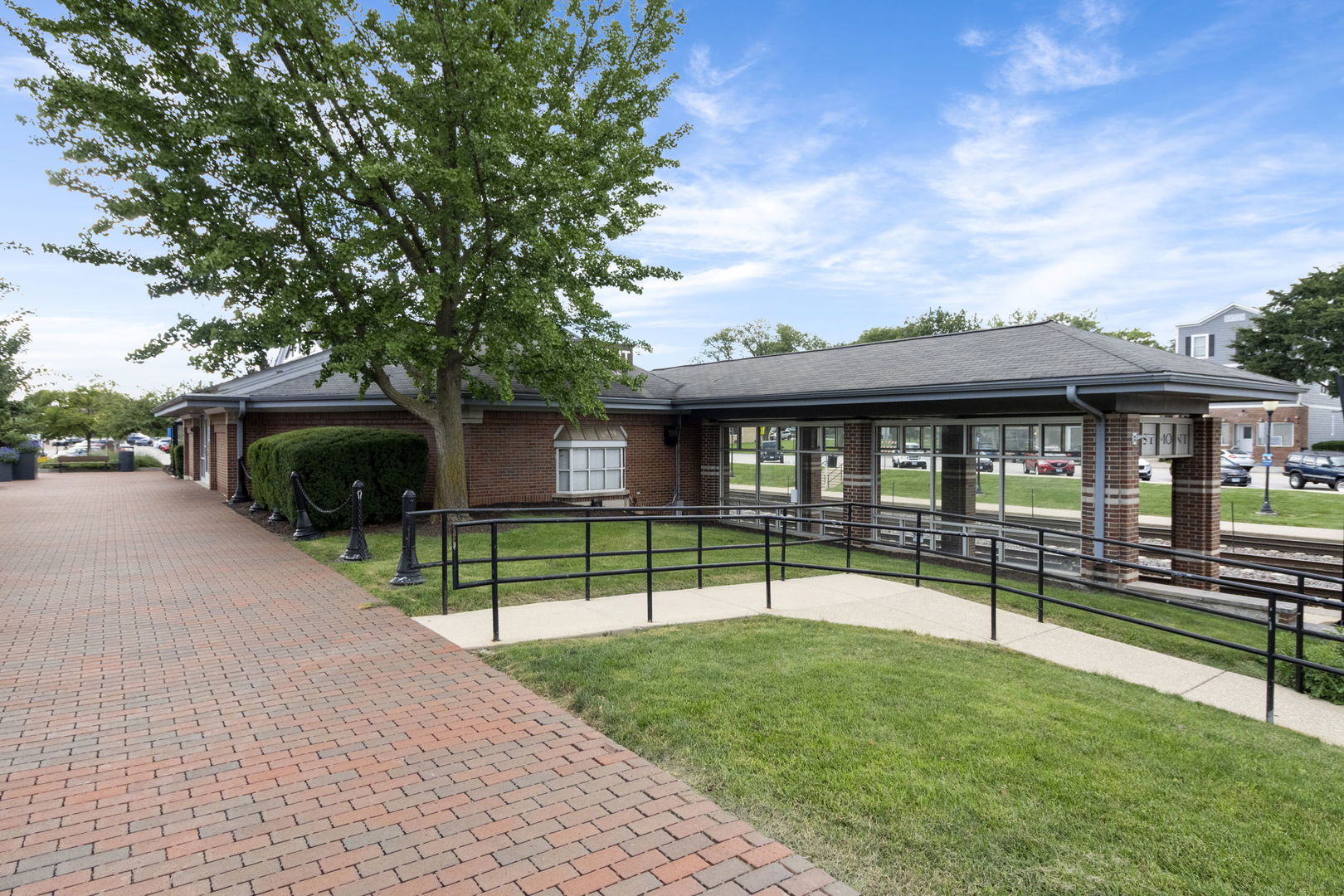 11 N Grant Street, Westmont, IL 60559
