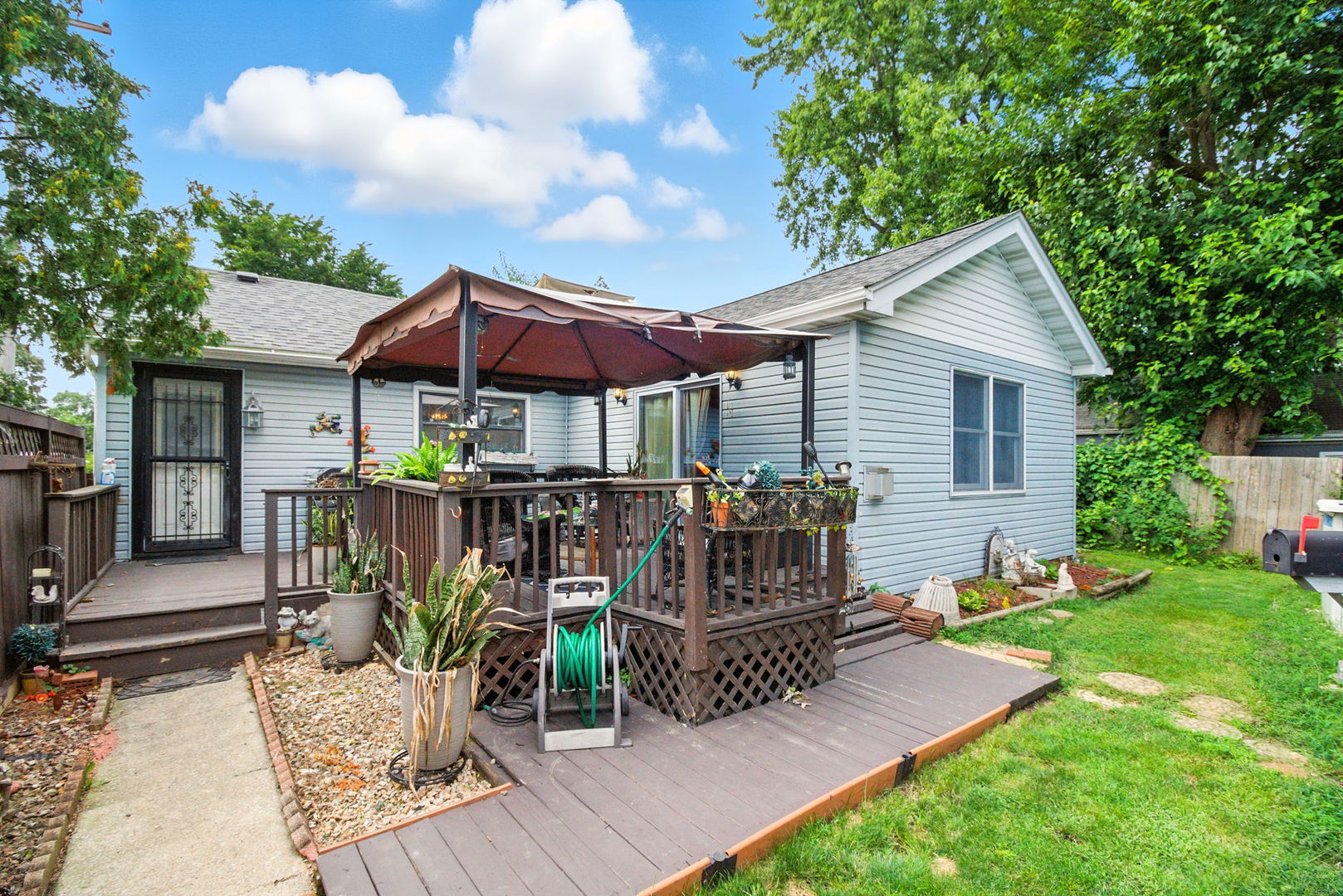 11 N Grant Street, Westmont, IL 60559