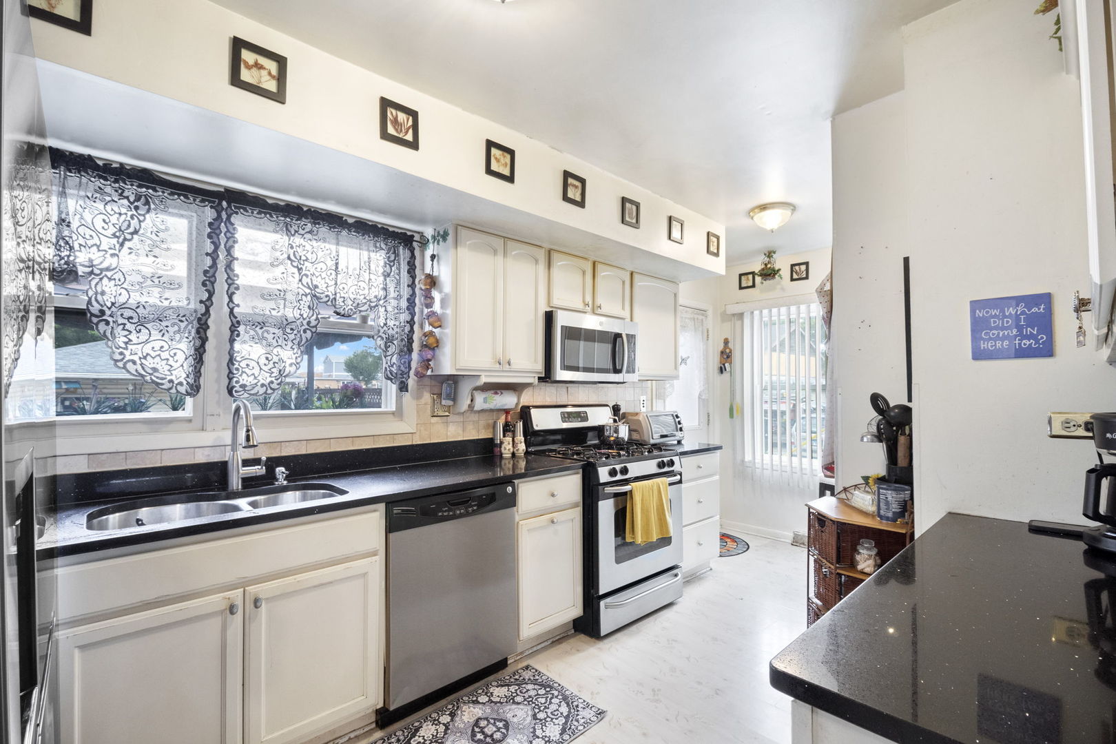 11 N Grant Street, Westmont, IL 60559