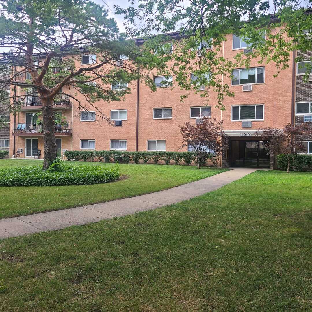 1019 N Boxwood Drive #108, Mount Prospect, IL 60056