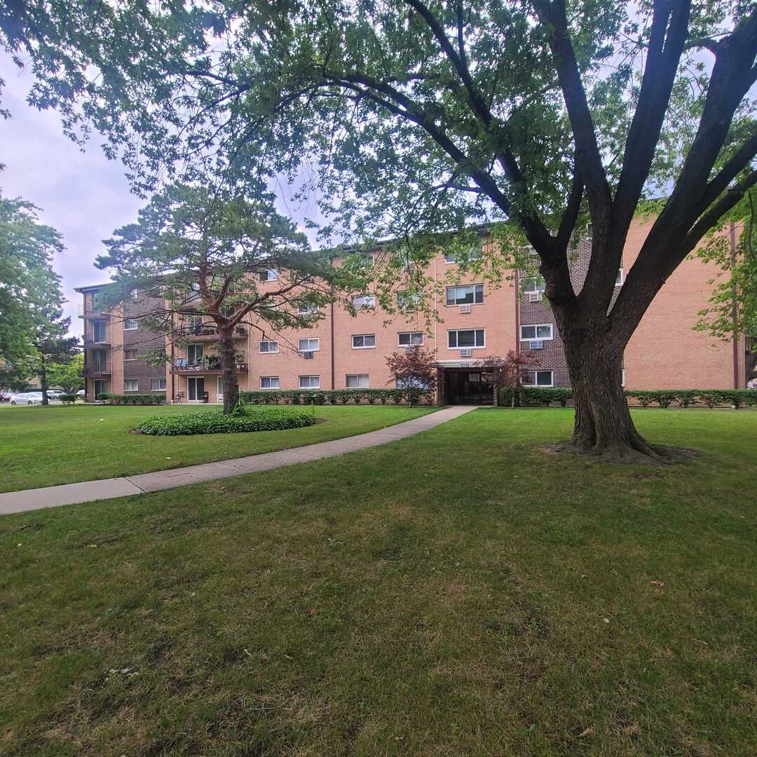 1019 N Boxwood Drive #108, Mount Prospect, IL 60056