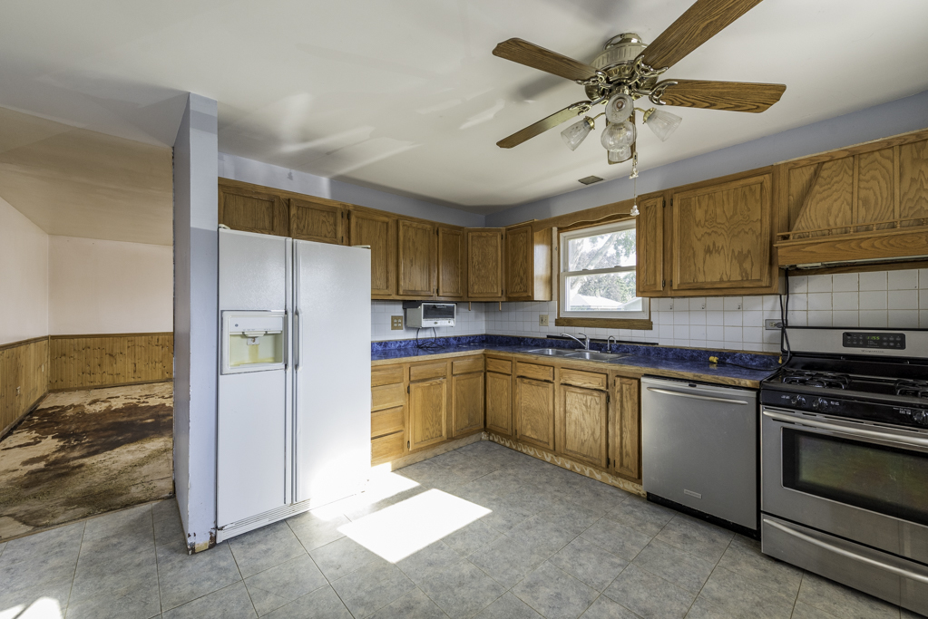 1900 Longmeadow Drive, Lindenhurst, IL 60046