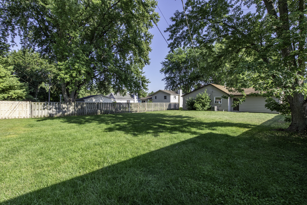 1900 Longmeadow Drive, Lindenhurst, IL 60046