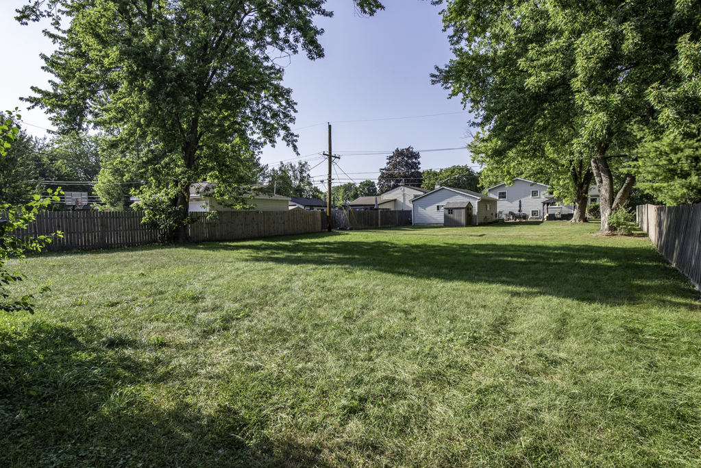 1900 Longmeadow Drive, Lindenhurst, IL 60046