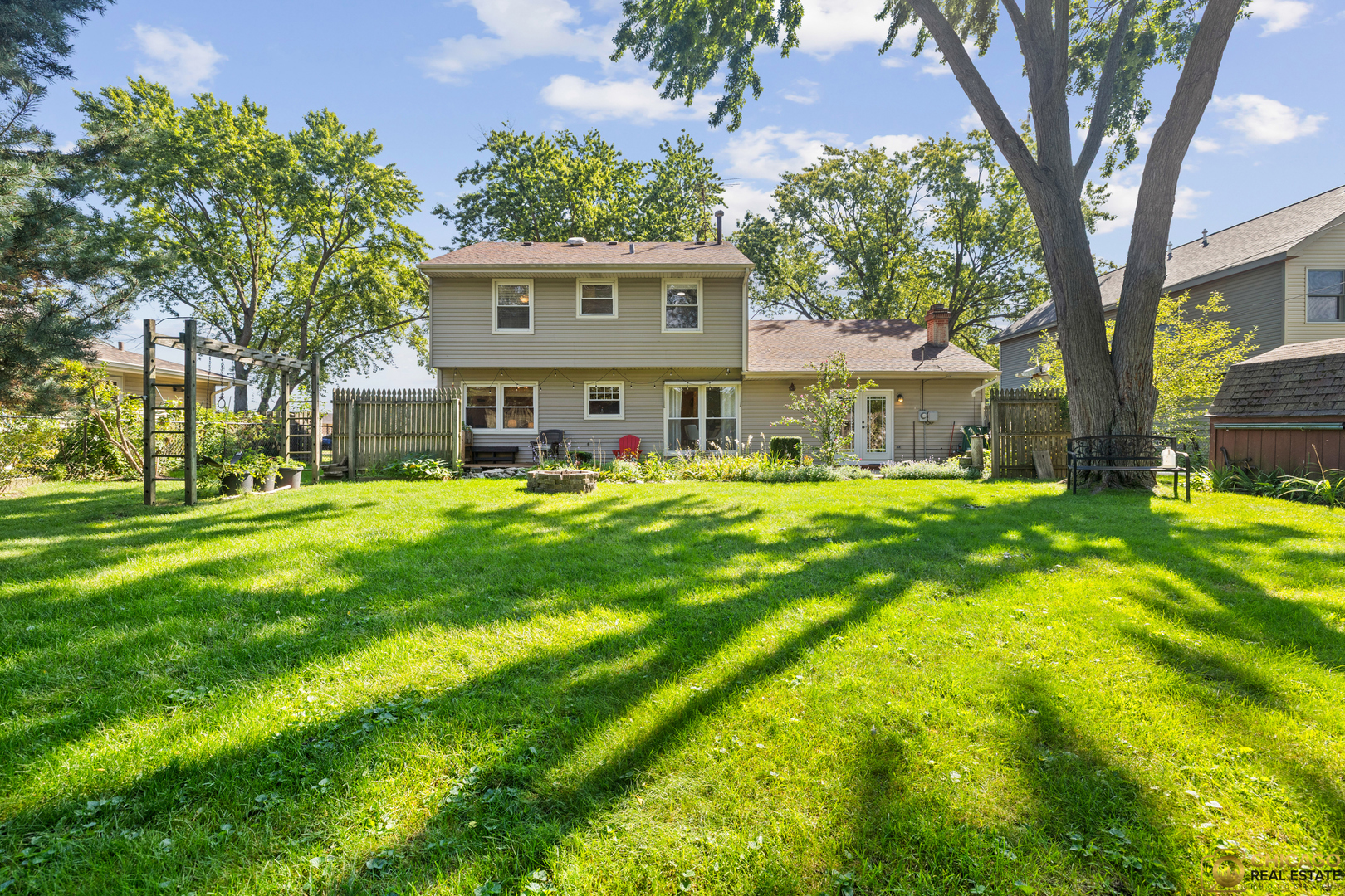 486 Hiawatha Drive, Carol Stream, IL 60188
