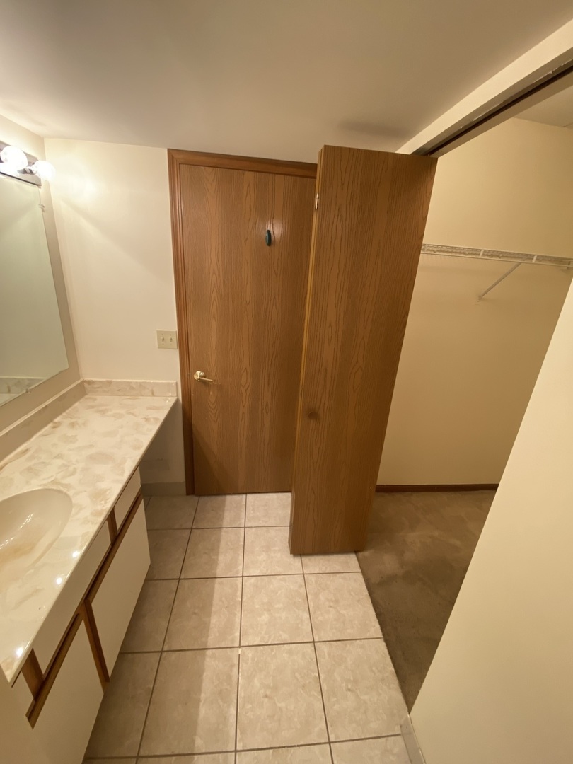 4244 W 77th Street #102, Chicago, IL 60652