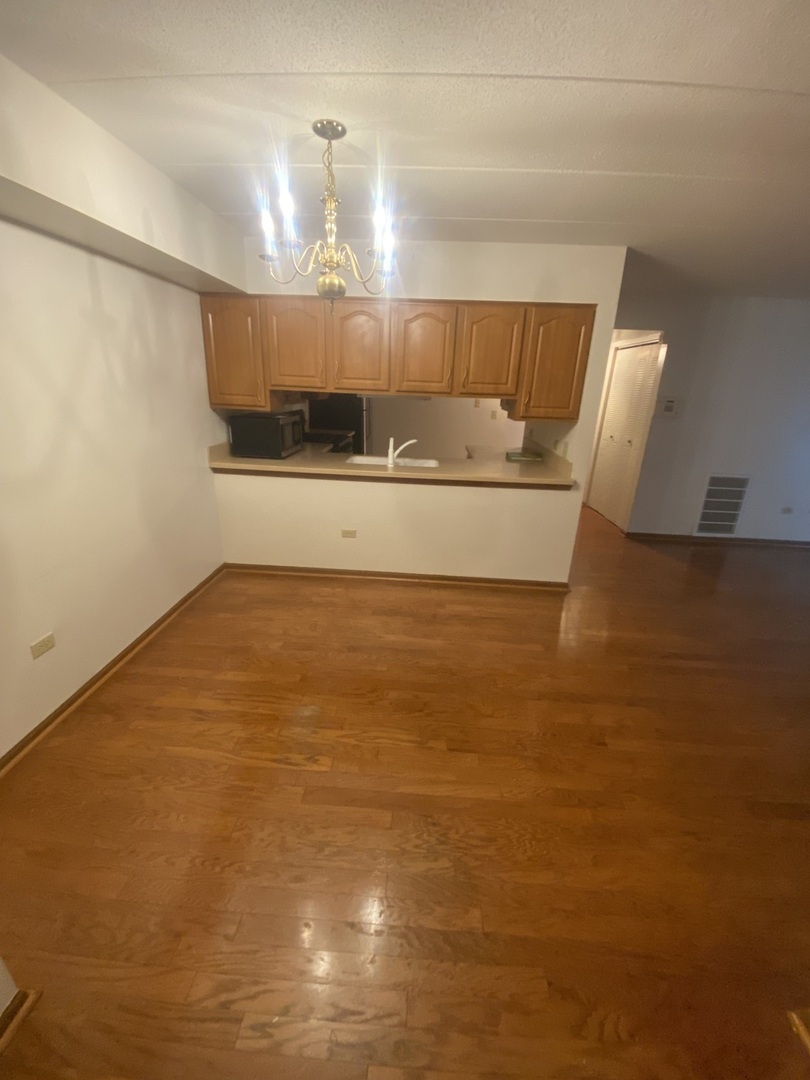 4244 W 77th Street #102, Chicago, IL 60652