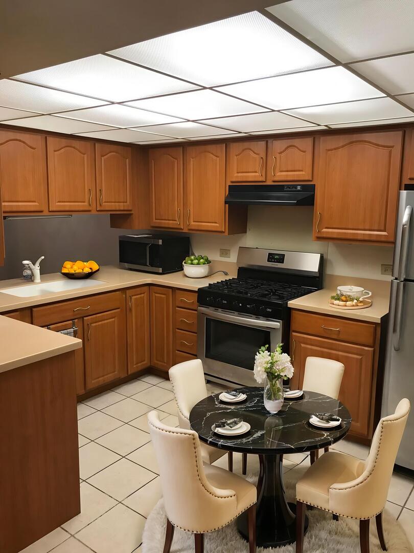 4244 W 77th Street #102, Chicago, IL 60652