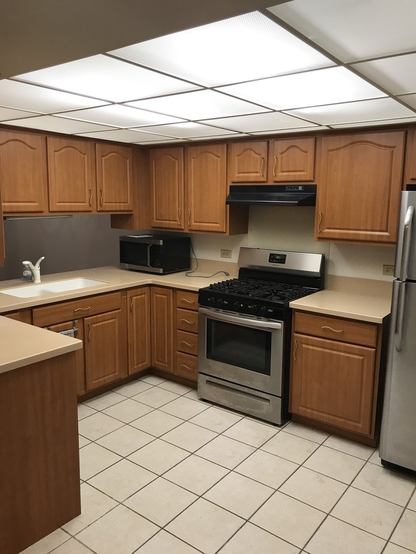 4244 W 77th Street #102, Chicago, IL 60652