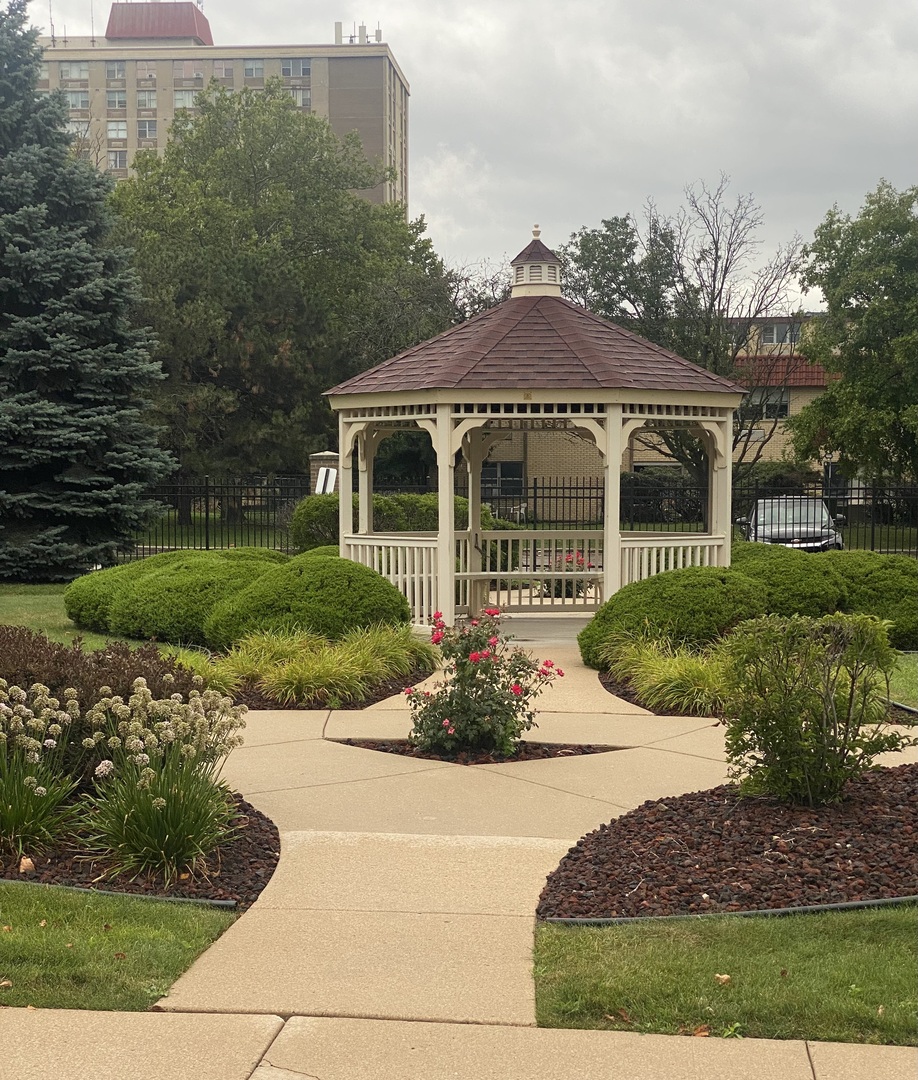 4244 W 77th Street #102, Chicago, IL 60652