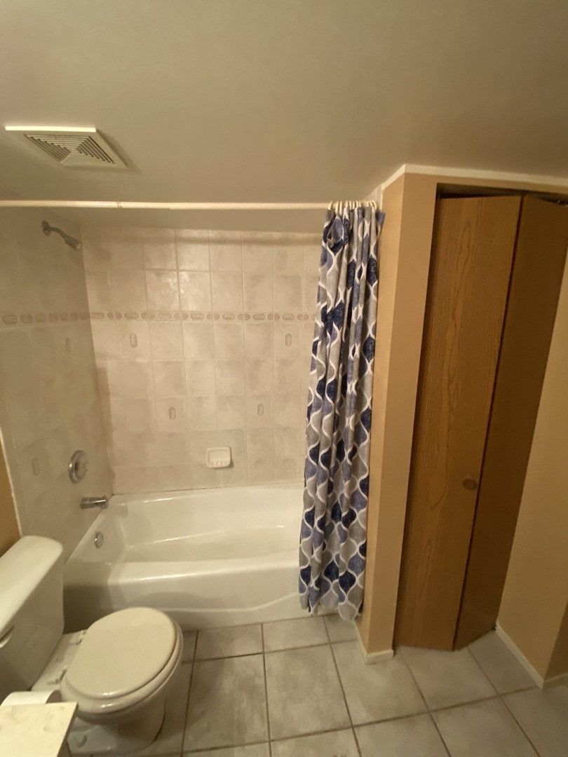 4244 W 77th Street #102, Chicago, IL 60652