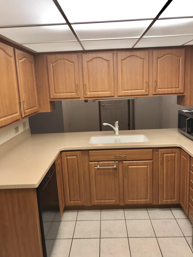 4244 W 77th Street #102, Chicago, IL 60652