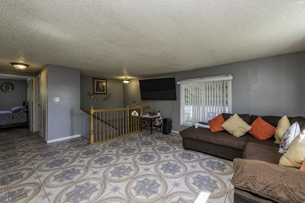 13 N Pioneer Road, Waukegan, IL 60085