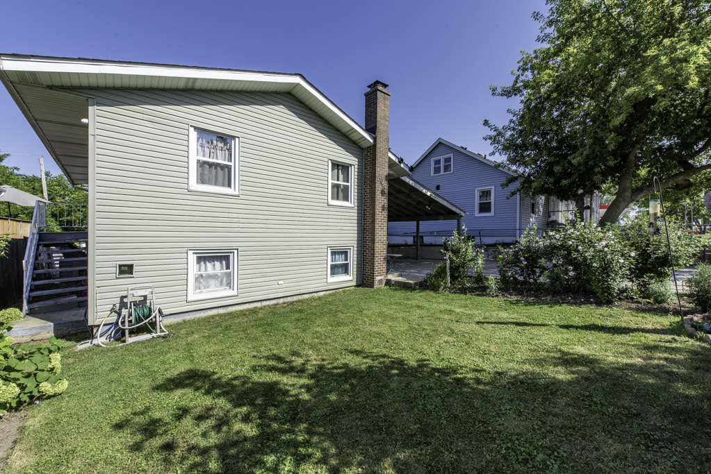 13 N Pioneer Road, Waukegan, IL 60085