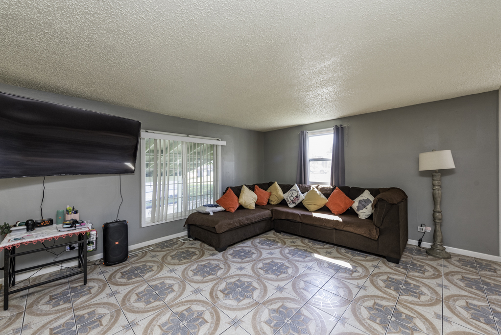 13 N Pioneer Road, Waukegan, IL 60085