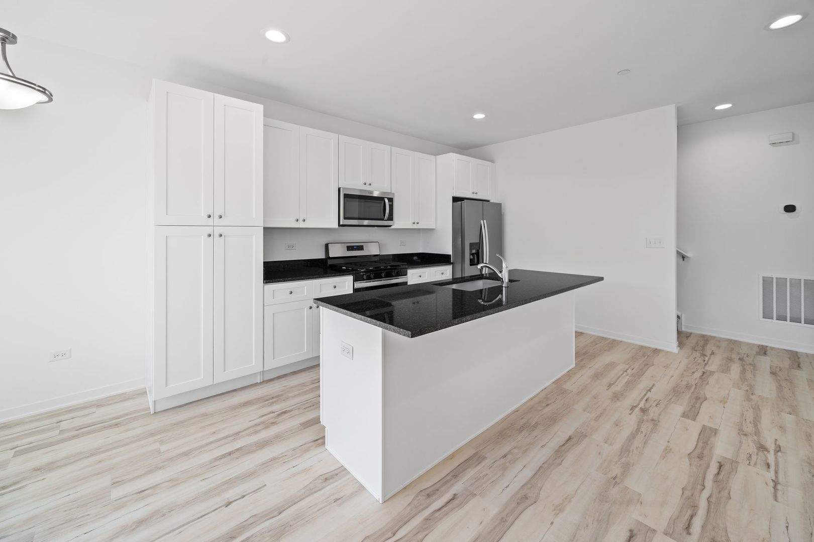 1214 Gillespie Lane, Yorkville, IL 60560