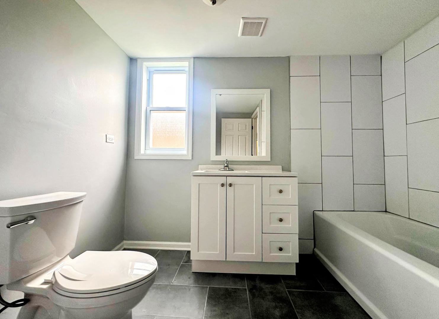 12 N Craig Place #2E, Lombard, IL 60148