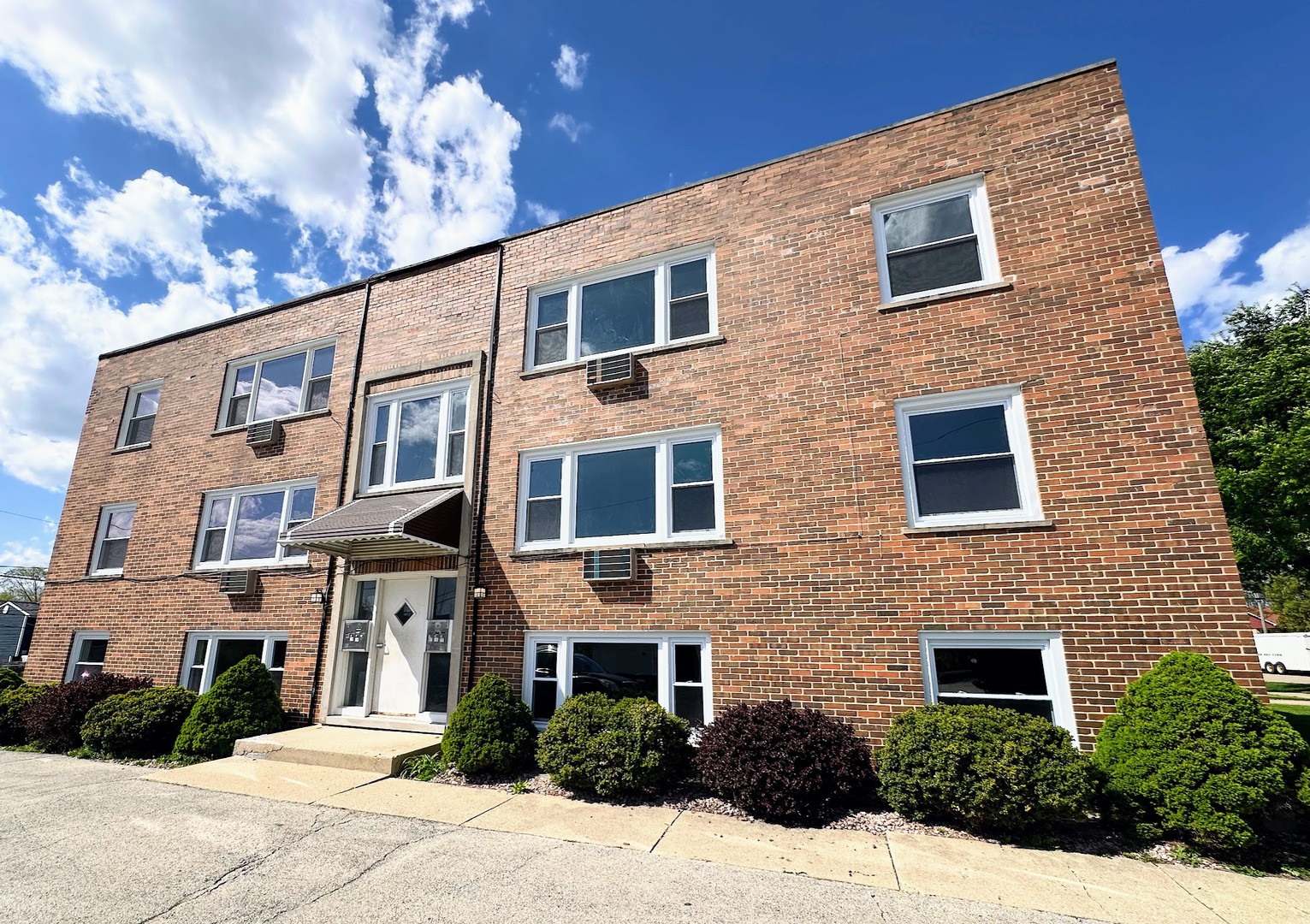 12 N Craig Place #2E, Lombard, IL 60148
