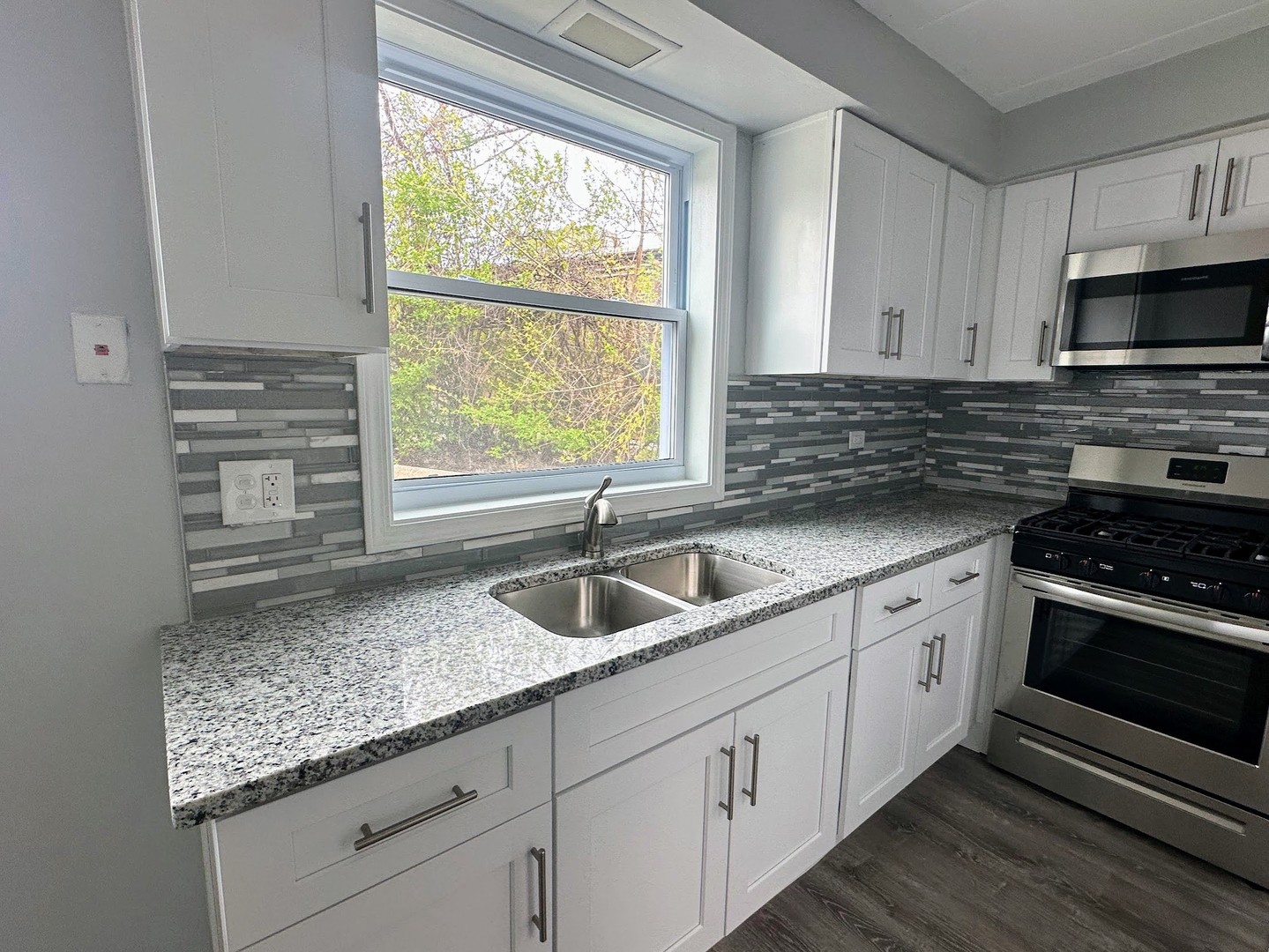 12 N Craig Place #2E, Lombard, IL 60148