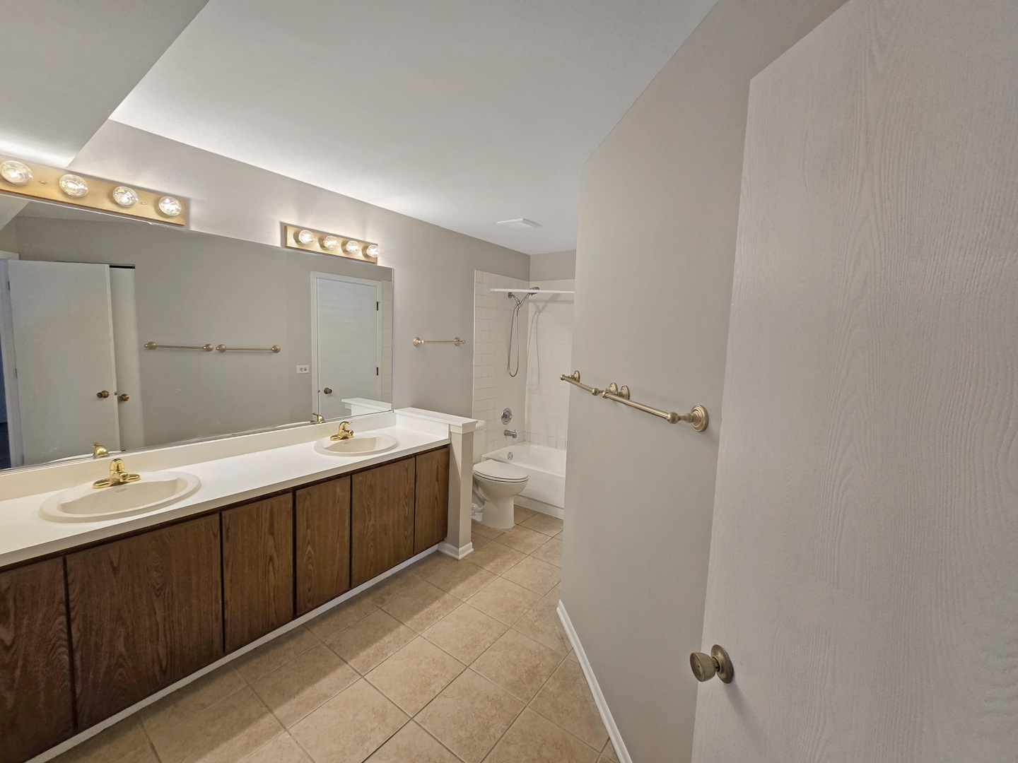 1349 Ridgefield Circle #1349, Carol Stream, IL 60188