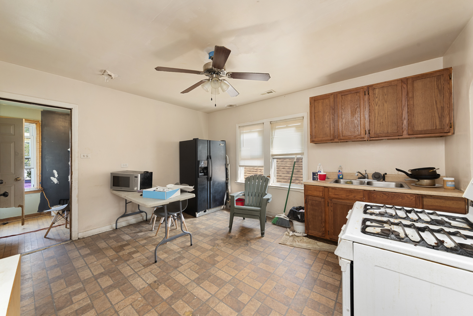 6935 S Campbell Avenue, Chicago, IL 60629