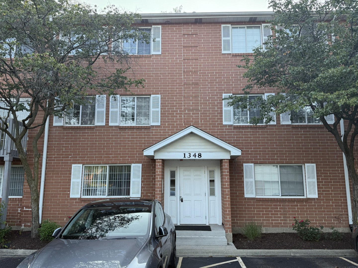 1348 S Lorraine Road #E, Wheaton, IL 60187
