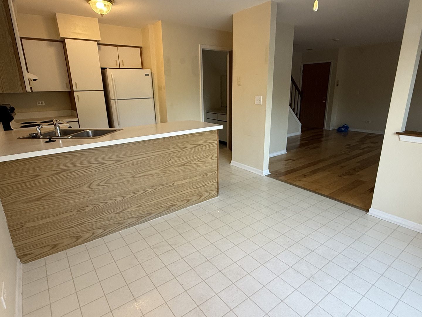 1348 S Lorraine Road #E, Wheaton, IL 60187