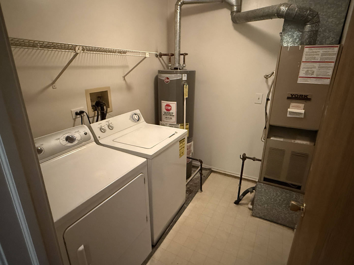 1348 S Lorraine Road #E, Wheaton, IL 60187