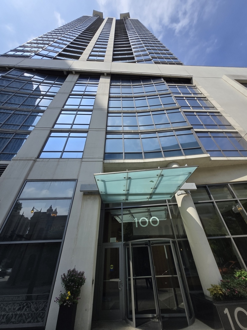 100 E 14th Street #2703, Chicago, IL 60605