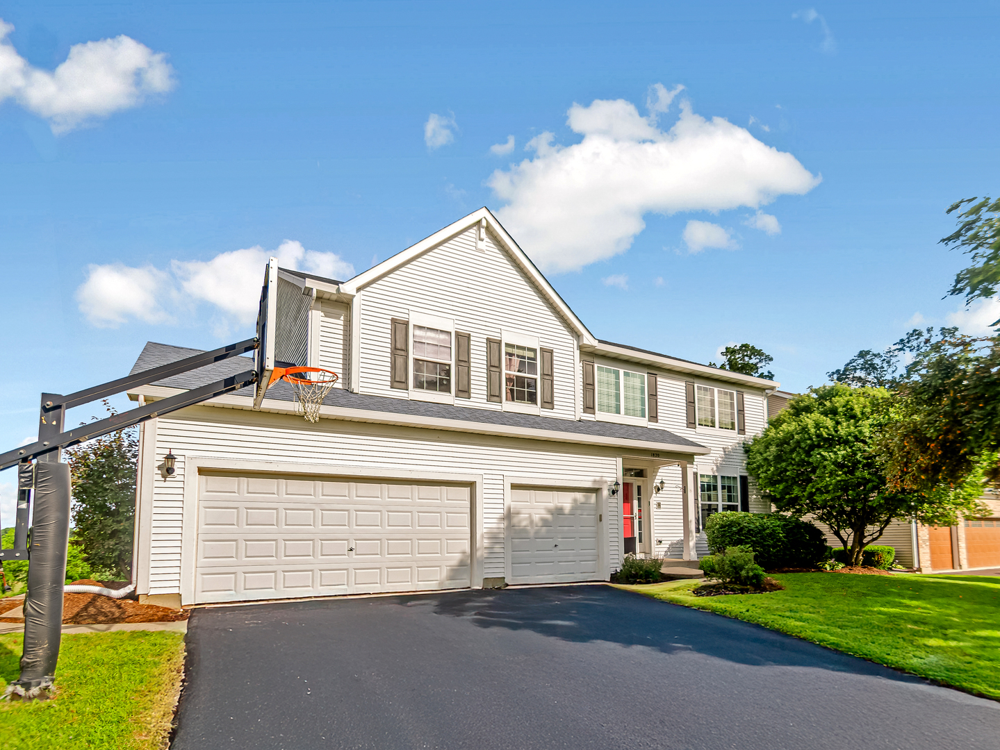 1820 Prairie Ridge Circle, Lindenhurst, IL 60046