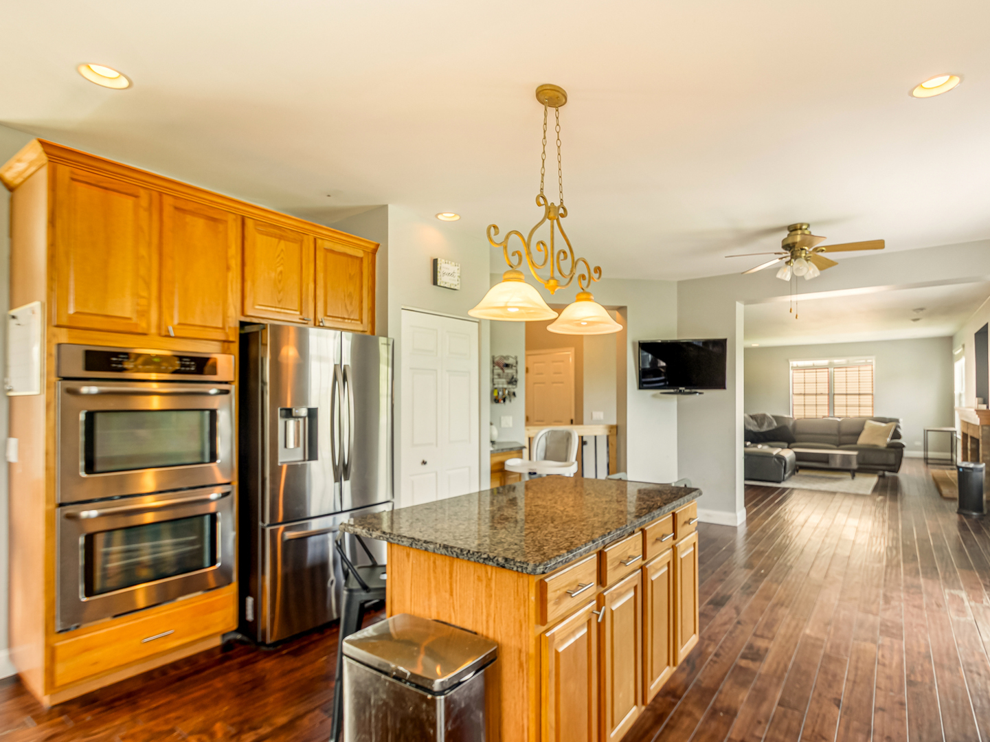 1820 Prairie Ridge Circle, Lindenhurst, IL 60046