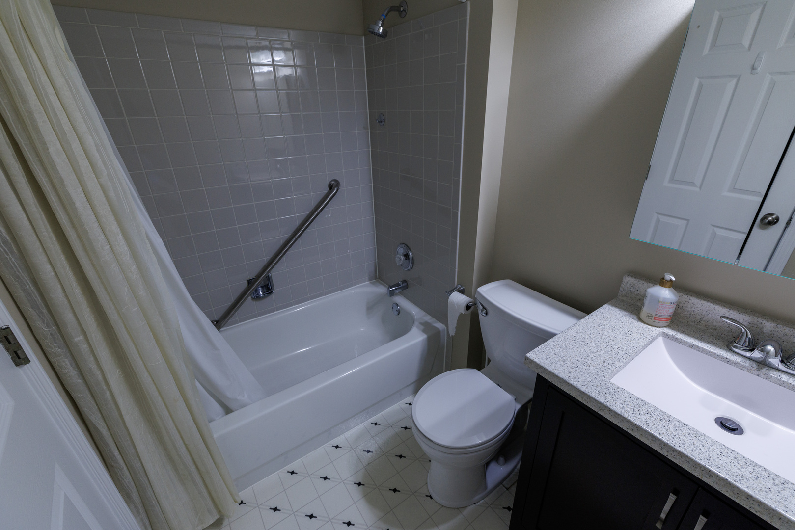 305 Crestview Drive #A, Wauconda, IL 60084