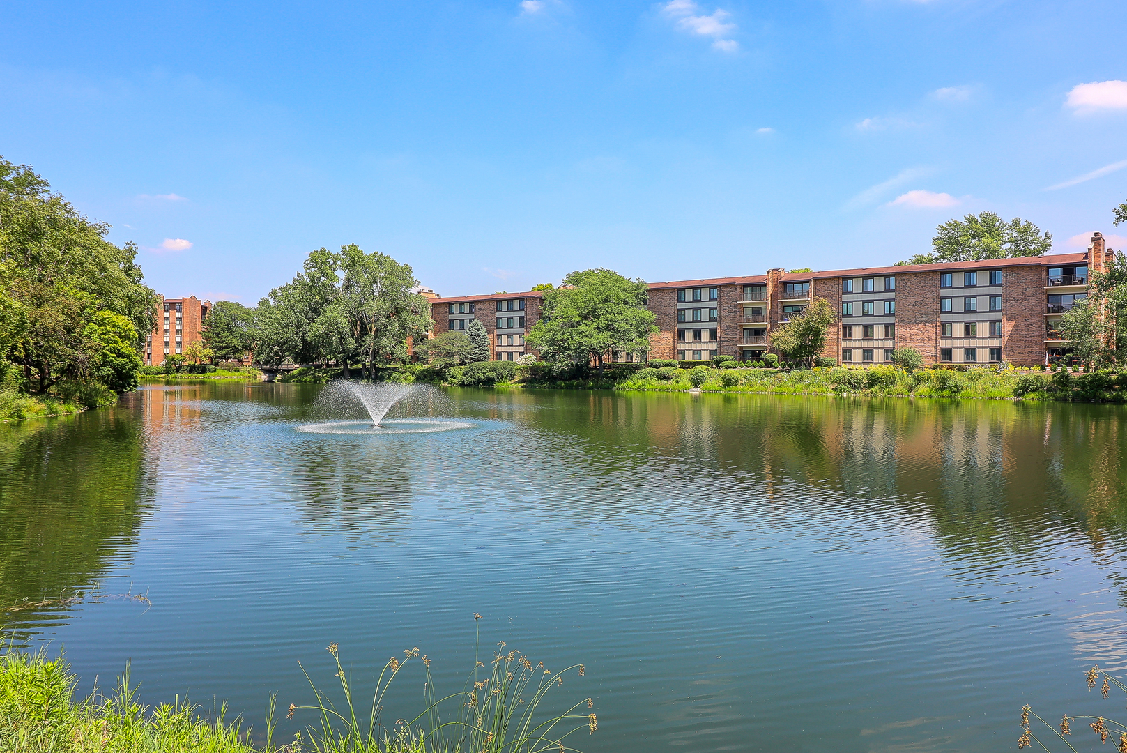 601 Lake Hinsdale Drive #307, Willowbrook, IL 60527