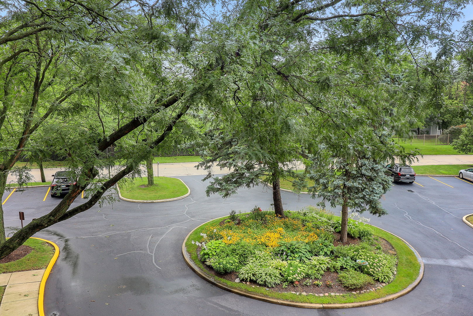 601 Lake Hinsdale Drive #307, Willowbrook, IL 60527