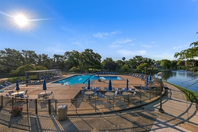601 Lake Hinsdale Drive #307, Willowbrook, IL 60527