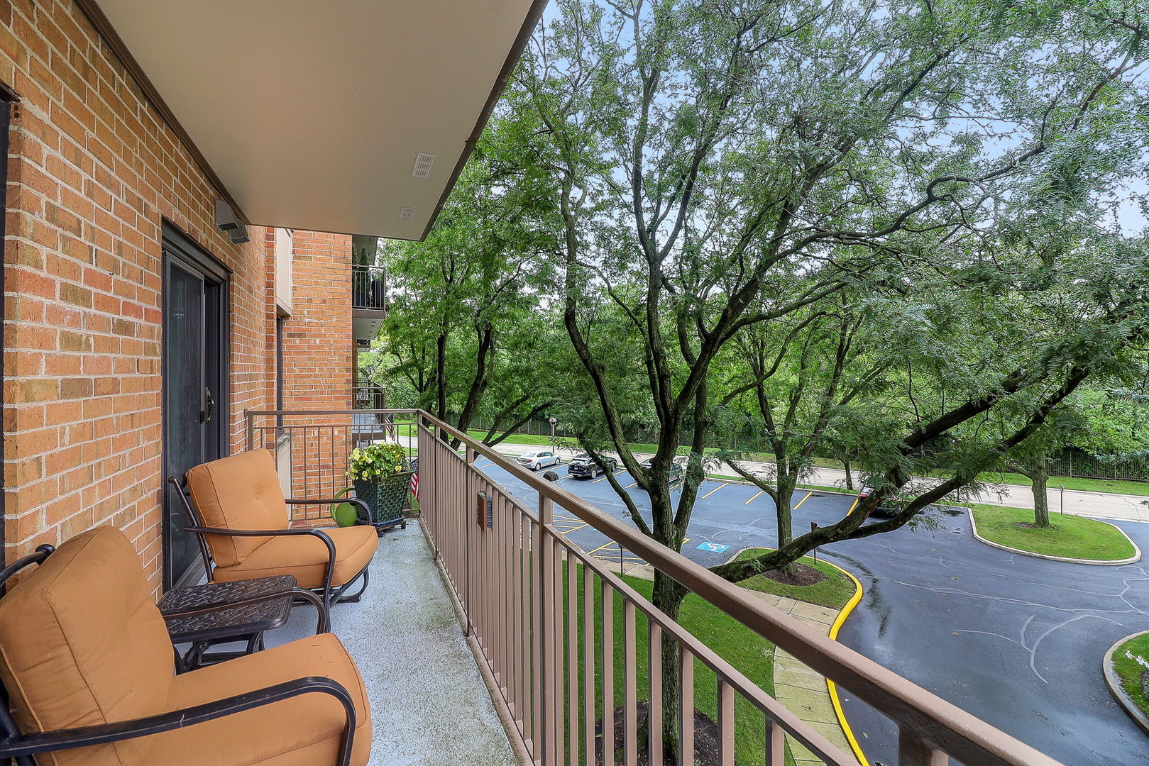 601 Lake Hinsdale Drive #307, Willowbrook, IL 60527