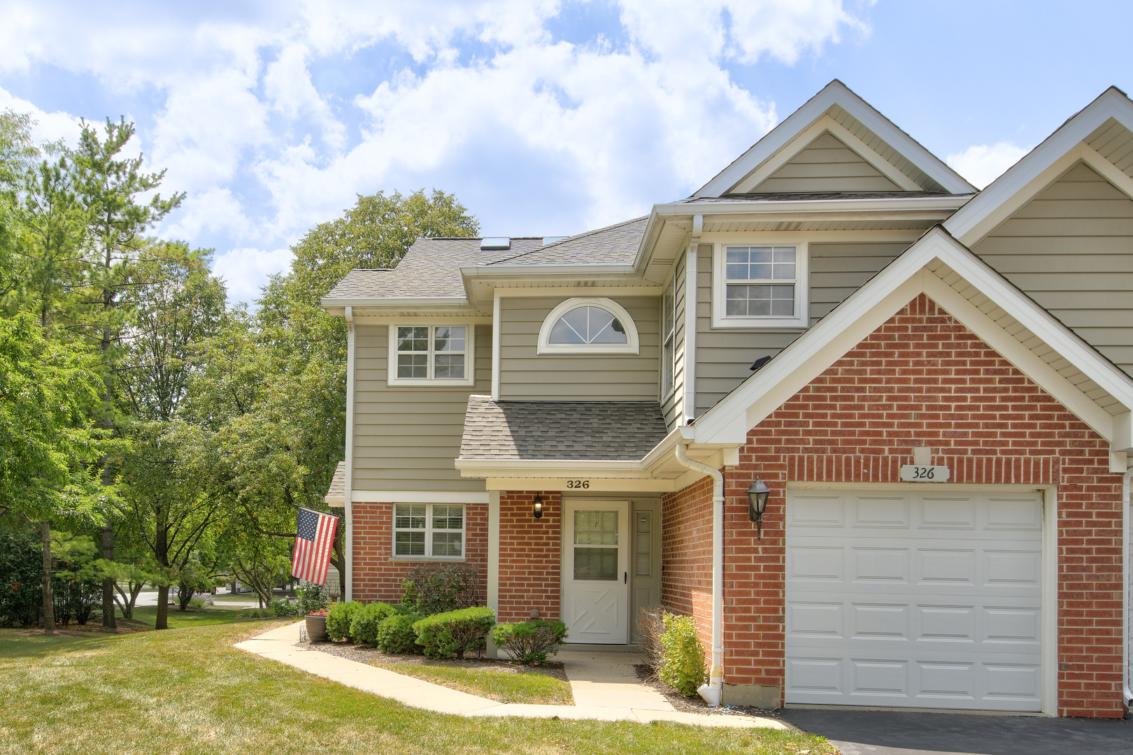 326 Debbie Lane #326, Schaumburg, IL 60194