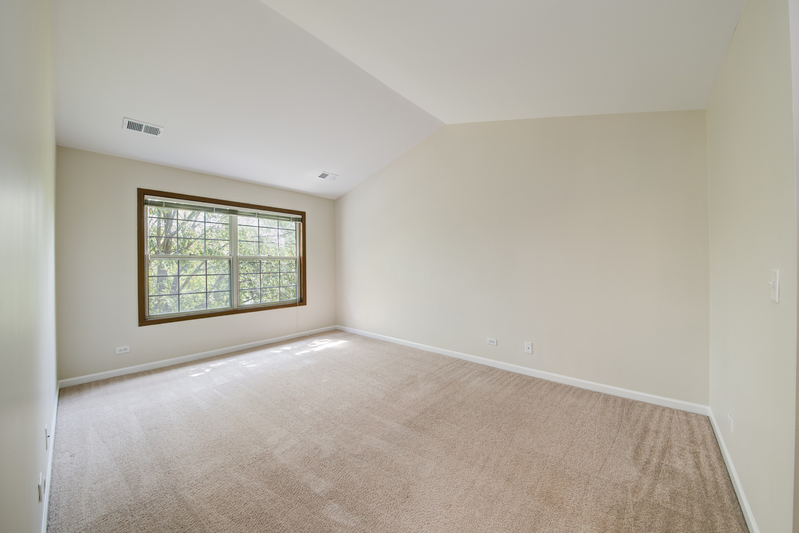326 Debbie Lane #326, Schaumburg, IL 60194