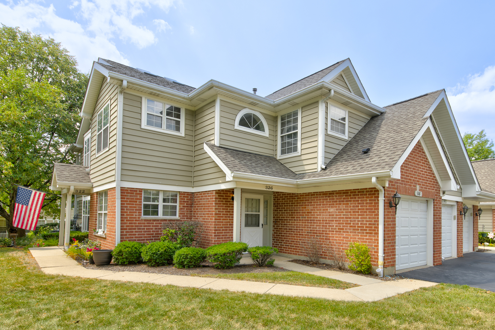 326 Debbie Lane #326, Schaumburg, IL 60194