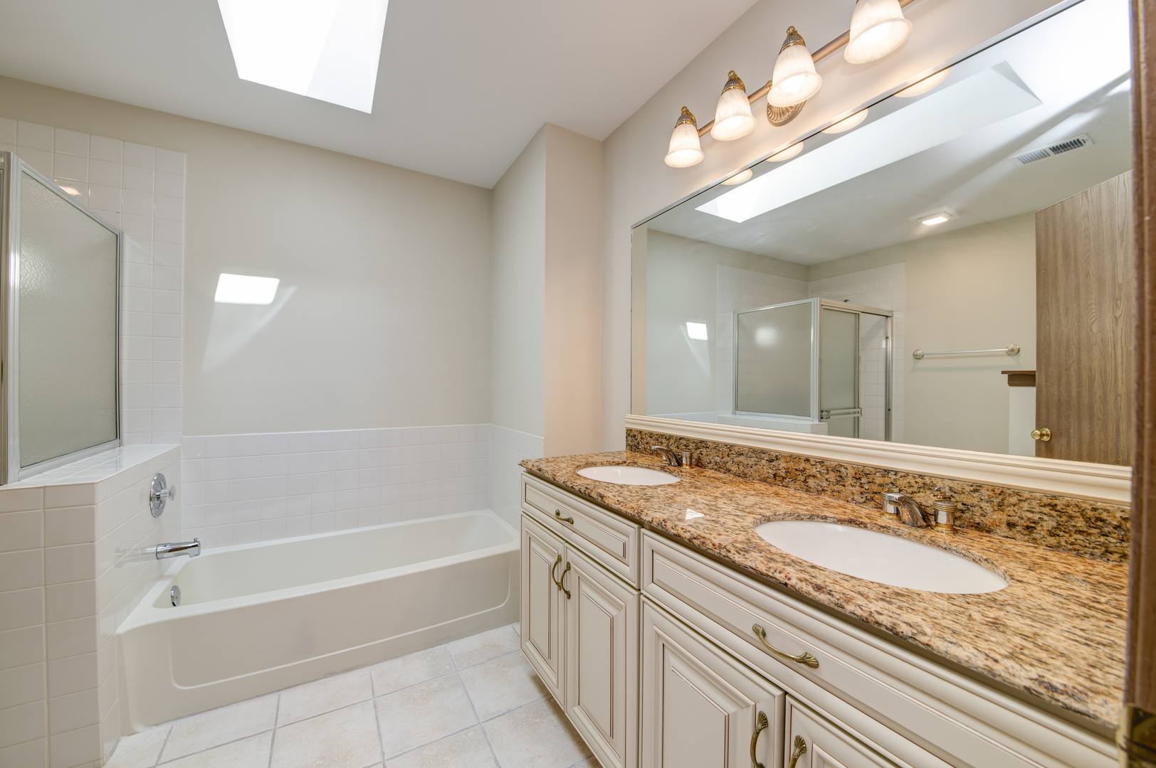 326 Debbie Lane #326, Schaumburg, IL 60194