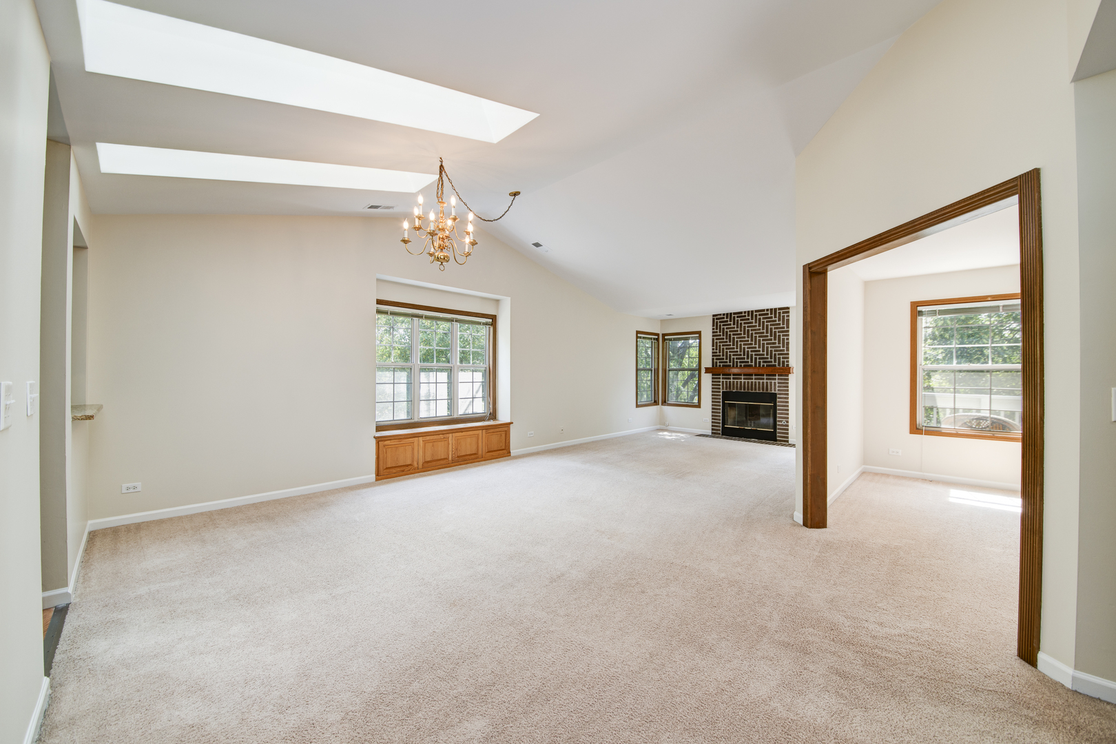 326 Debbie Lane #326, Schaumburg, IL 60194