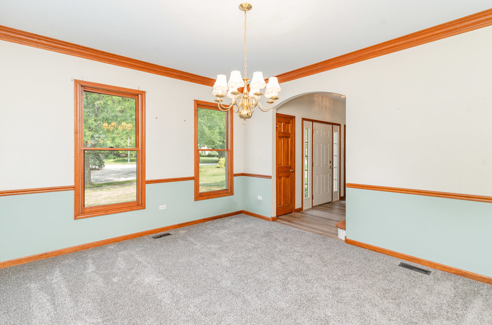 975 Pinecrest Drive, Sugar Grove, IL 60554