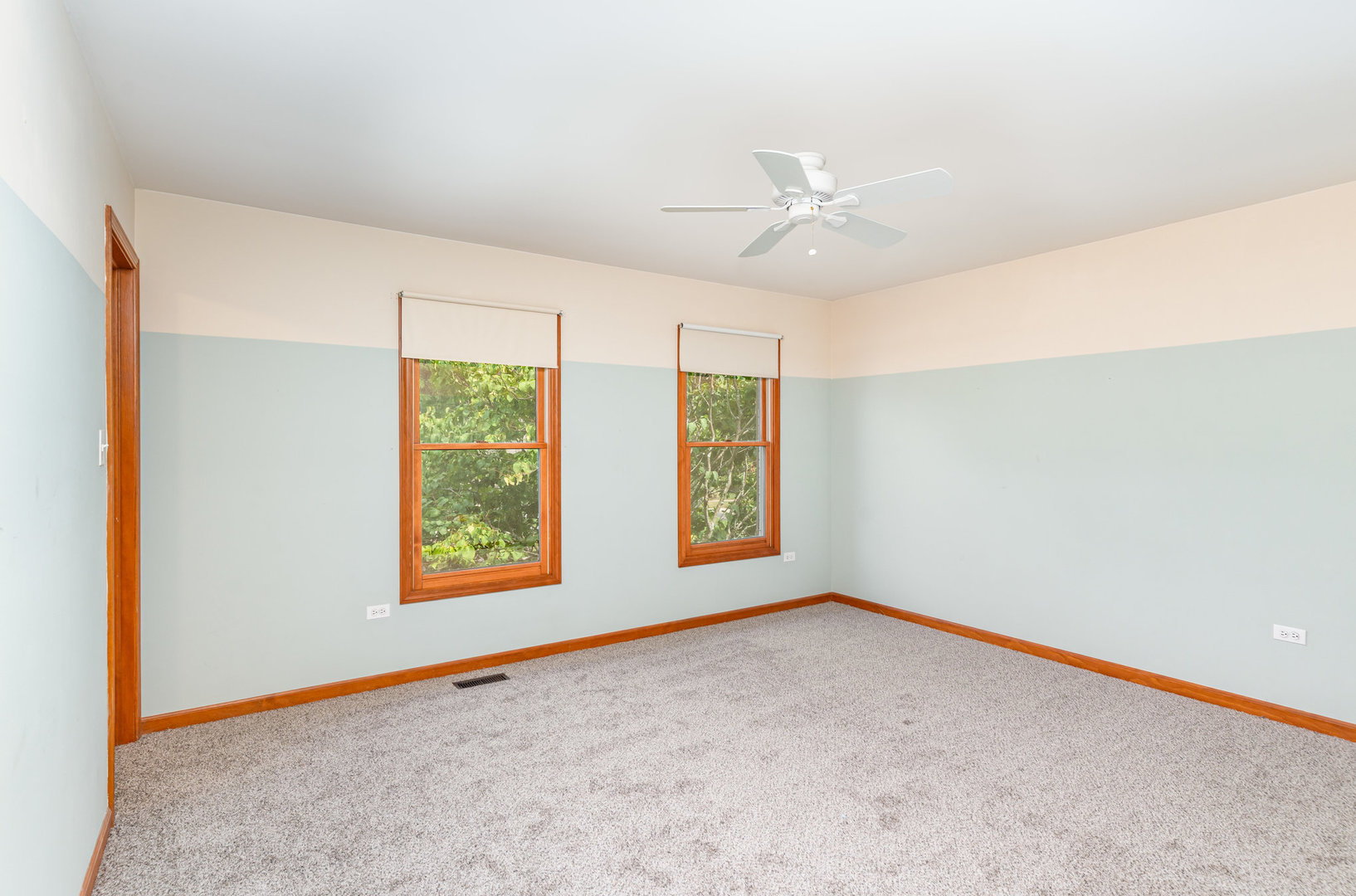 975 Pinecrest Drive, Sugar Grove, IL 60554