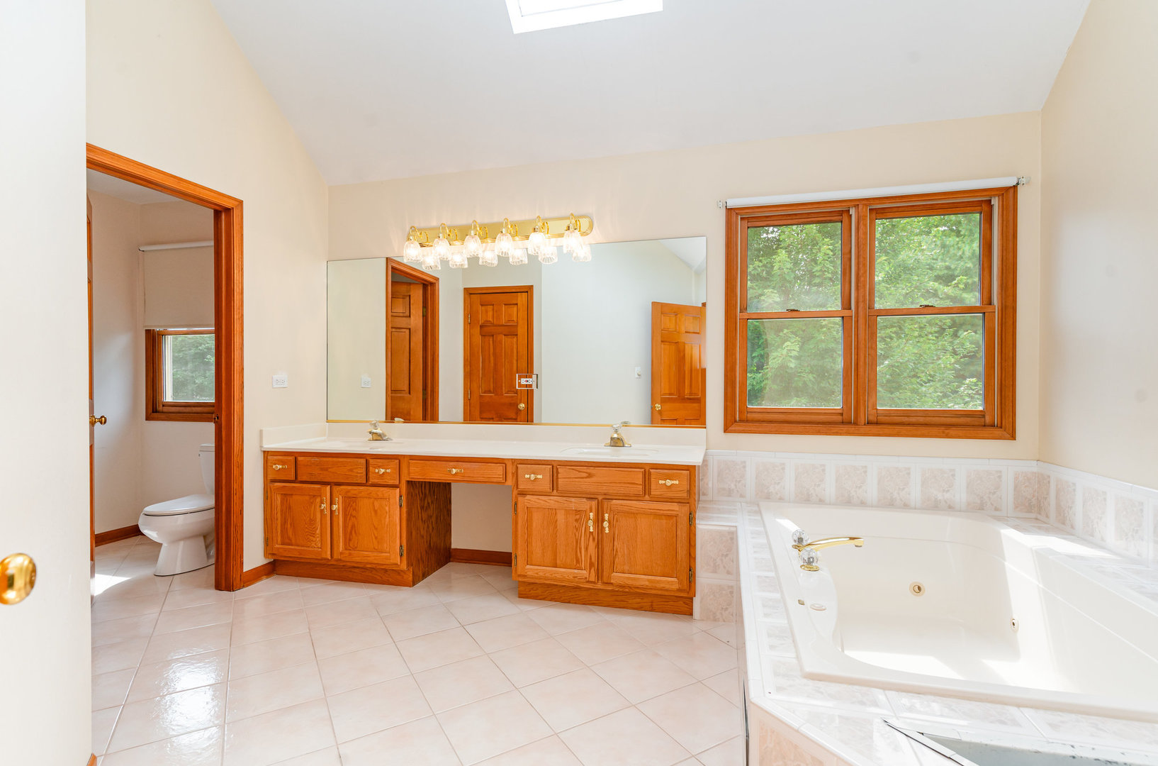975 Pinecrest Drive, Sugar Grove, IL 60554