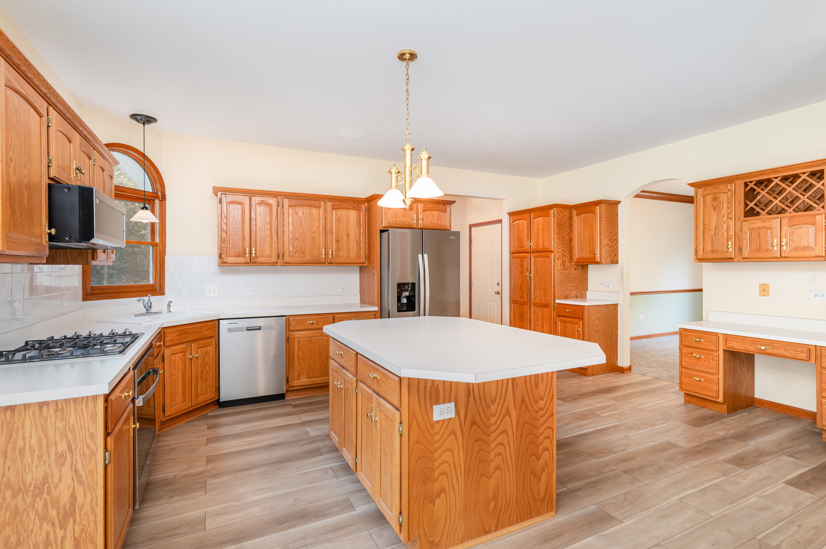975 Pinecrest Drive, Sugar Grove, IL 60554