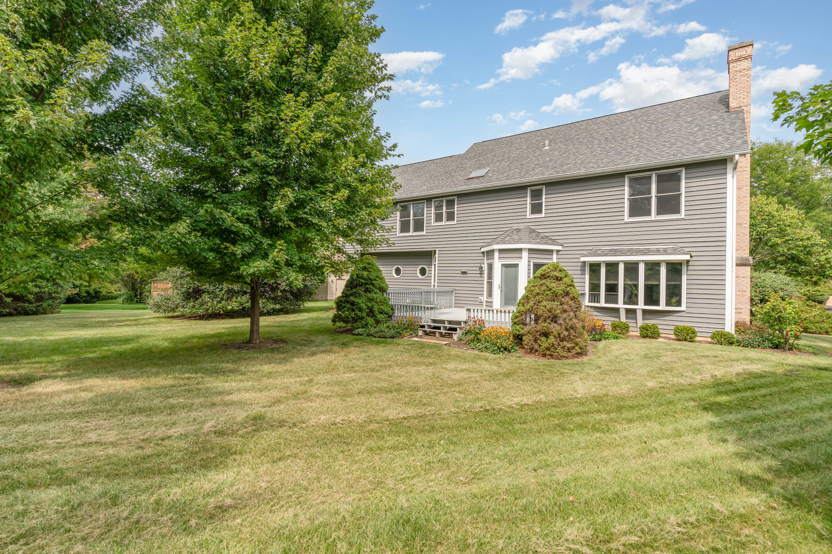 975 Pinecrest Drive, Sugar Grove, IL 60554
