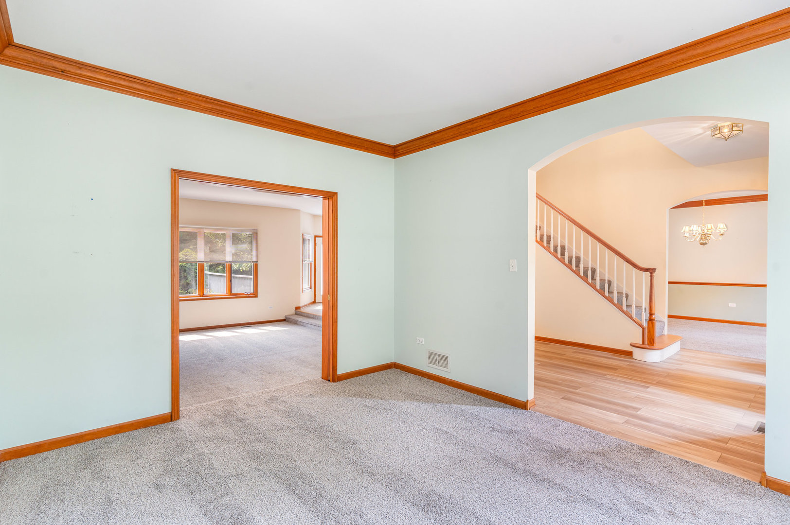 975 Pinecrest Drive, Sugar Grove, IL 60554