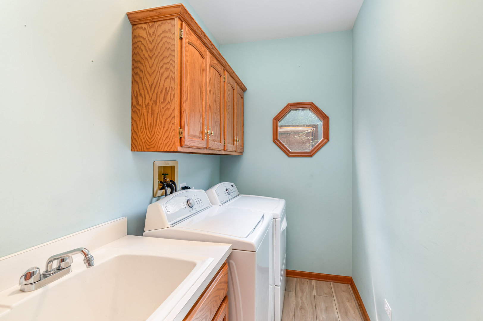 975 Pinecrest Drive, Sugar Grove, IL 60554